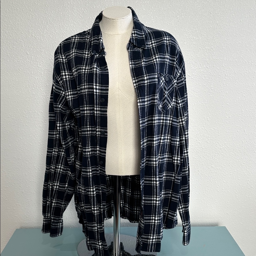 Weatherproof Vintage Gray and Navy Shirt